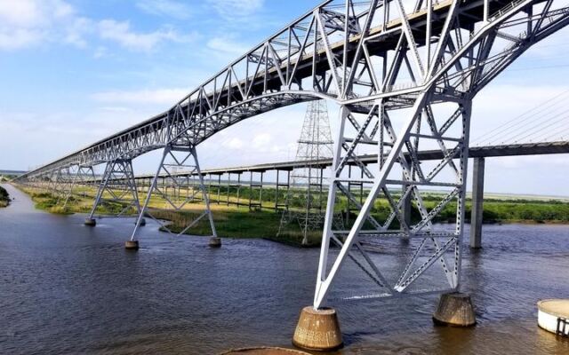 Texas’s Tallest Bridge Has Drivers Crossing It With Their Eyes Half Shut