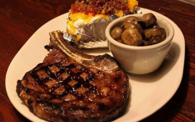 The Baked Potato at This Tennessee Restaurant Quietly Outshines Even the Prime Rib
