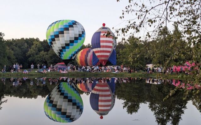 Southern Illinois Has A Summer Balloon Festival Where The Night Sky Starts To Glow
