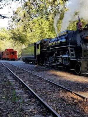 This North Carolina Train Serves A Plated Dinner As It Rolls Through The Nantahala Gorge