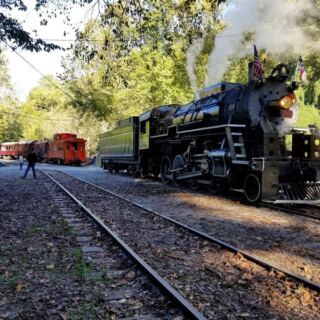 This North Carolina Train Serves A Plated Dinner As It Rolls Through The Nantahala Gorge
