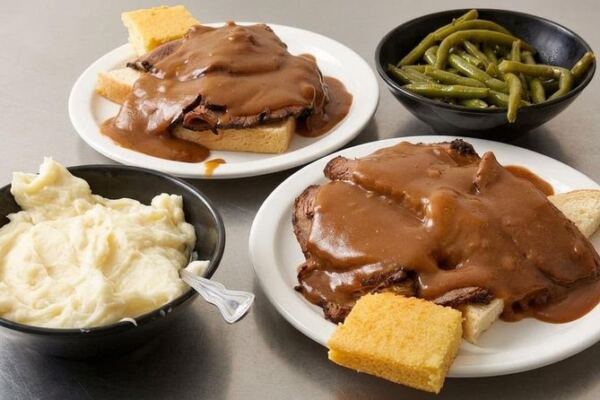 People Road Trip Across Ohio For The Buttery Mashed Potatoes At This Small-Town Restaurant