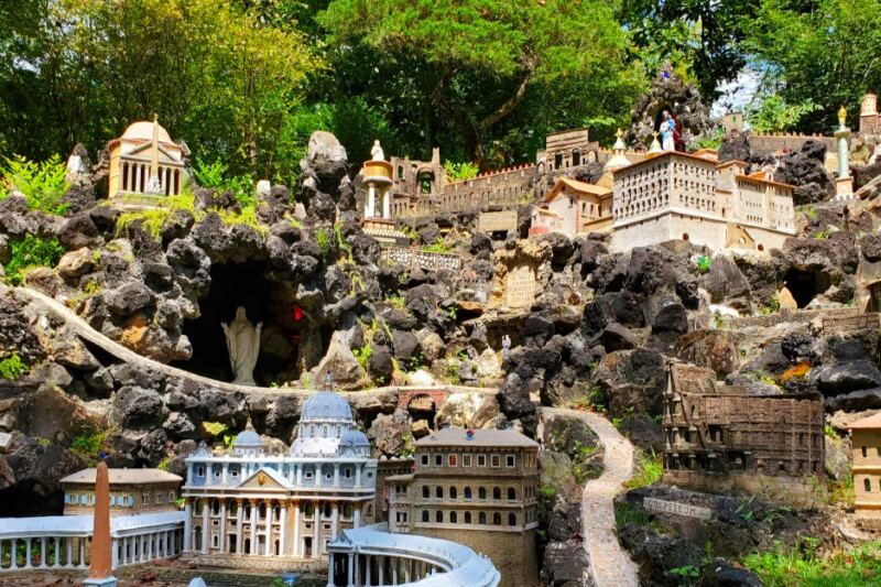 14 Handmade Worlds Created by One Person Over a Lifetime
