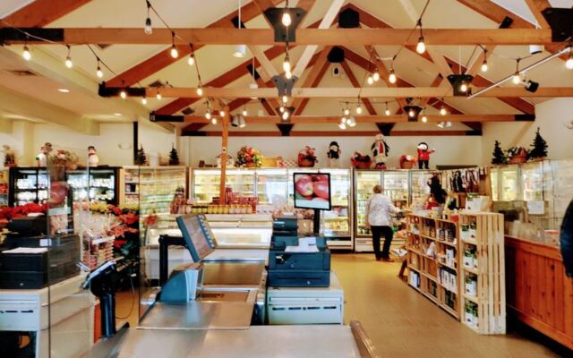 Behind This New Jersey Market’s Barn Doors Is a Serious Food-Shopping Trip
