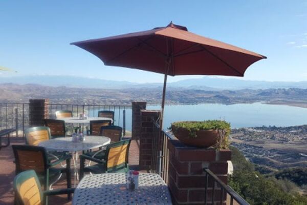 This Roadside Diner In California Serves Homemade Comfort Food With Panoramic Views From A Clifftop Perch