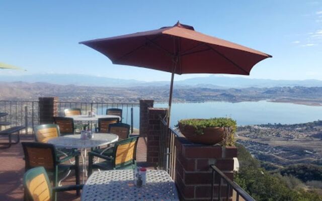 This Roadside Diner In California Serves Homemade Comfort Food With Panoramic Views From A Clifftop Perch