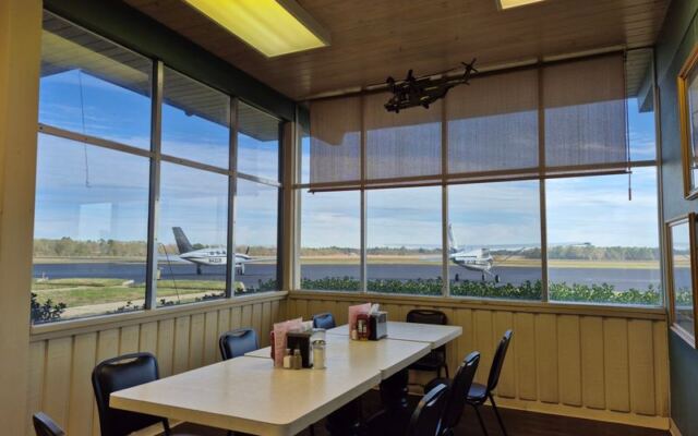 At This Texas Airport Cafe You Can Eat Breakfast Outside While Small Planes Taxi Right Up To Your Table