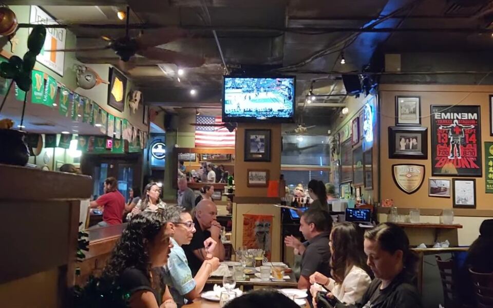 This Honolulu Irish Pub Serves Thin-Crust Pizza Locals Swear Is the Best in Town