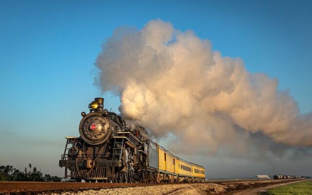 This Florida Steam Train Serves Charcuterie As It Glides Past Sugarcane Fields And Basking Alligators
