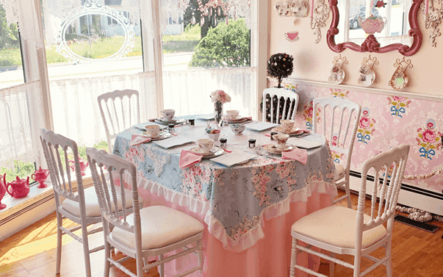 This Massachusetts Tea House Sets Out a Warm Pot and a Quiet Table That Makes the Whole Afternoon Feel Like Yours