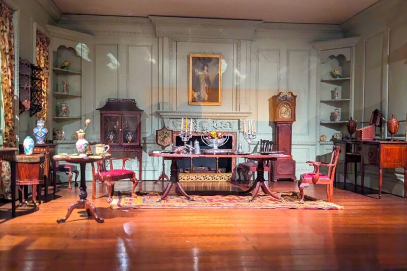 15 Dollhouse Wonderlands With Details You Have to See Up Close