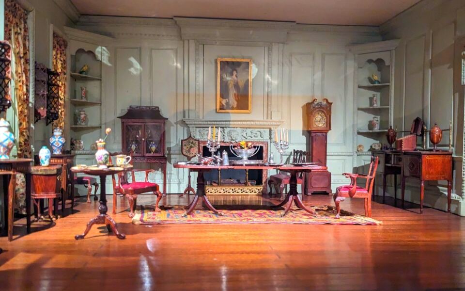 15 Dollhouse Wonderlands With Details You Have to See Up Close
