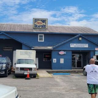 This South Carolina Seafood Market Sends Locals Home With Fresh Shrimp And Dinner Plans