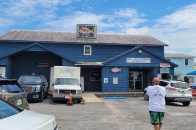 This South Carolina Seafood Market Sends Locals Home With Fresh Shrimp And Dinner Plans