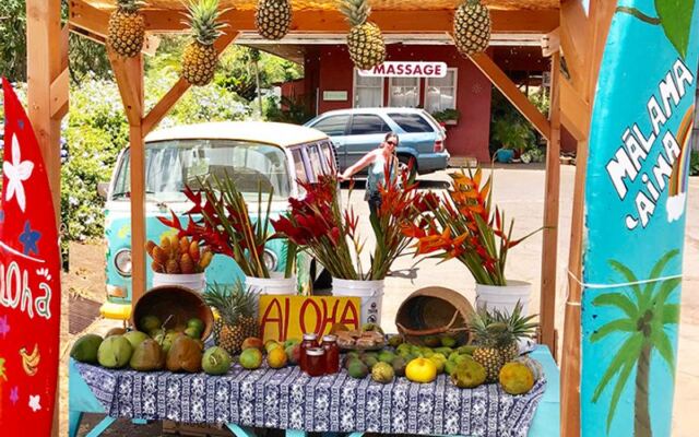 This Little Hawaii Fruit Stand Is Worth The Stop For Just-Picked Mangoes, Local Honey, And Fresh-Cracked Coconuts