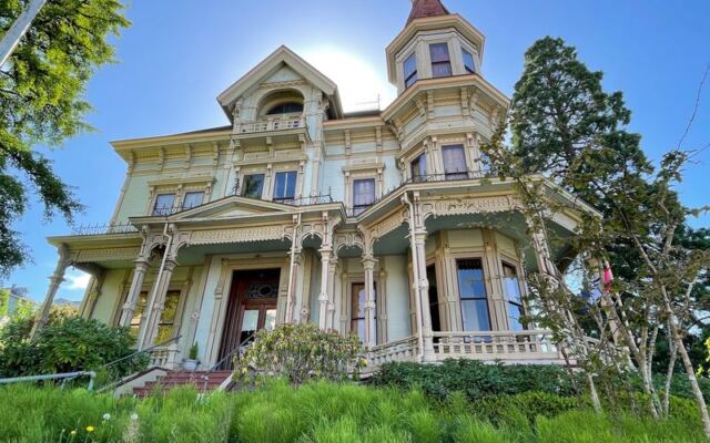 Oregon’s First Millionaire Built This Victorian Mansion Crowned By A Four-Story Octagonal Tower