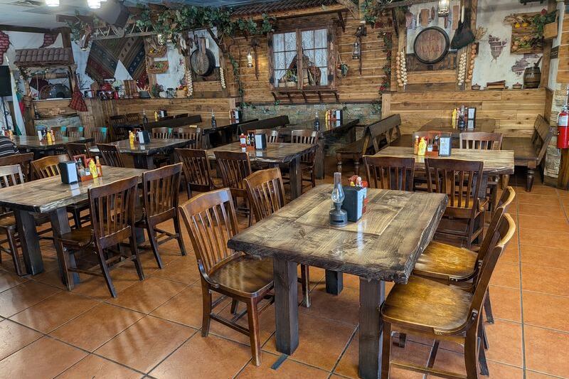 11 Restaurants In Des Plaines, Illinois That Prove This City Deserves A Bigger Spot On The Food Map