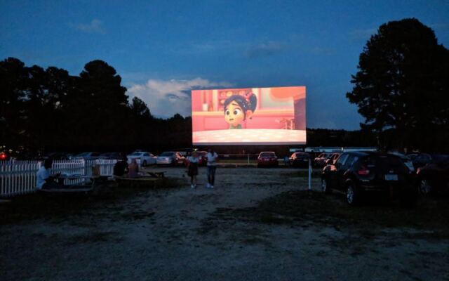 Bring A Blanket To This Historic North Carolina Drive-In That Outlasted Streaming And Still Opens Every Weekend