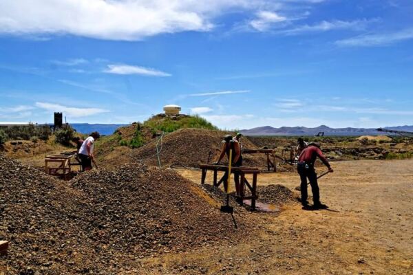 This Oregon Sunstone Mine Lets You Dig Through Volcanic Rock And Keep Every Gem You Pull Out