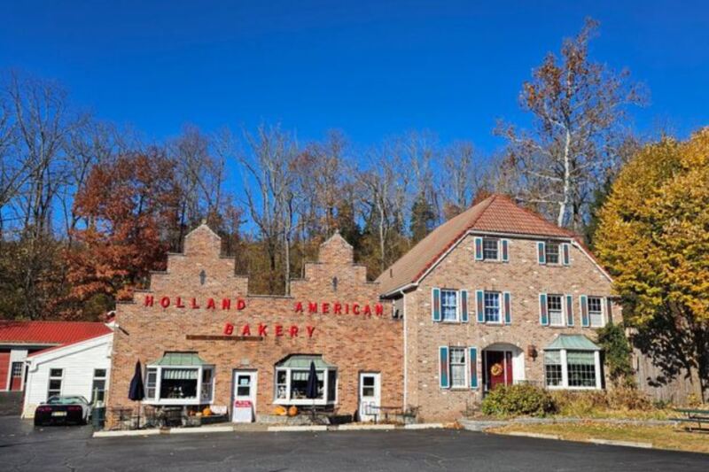 This New Jersey Dutch Bakery Makes A Pastry Run Feel Like A European Detour
