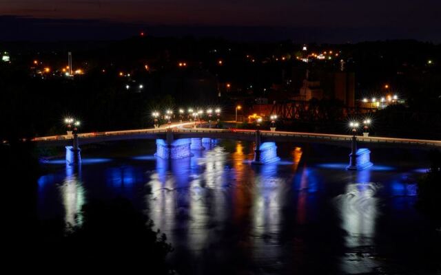 A Zanesville Ohio Bridge Splits Into A Y So You Can Drive Three Directions At Once