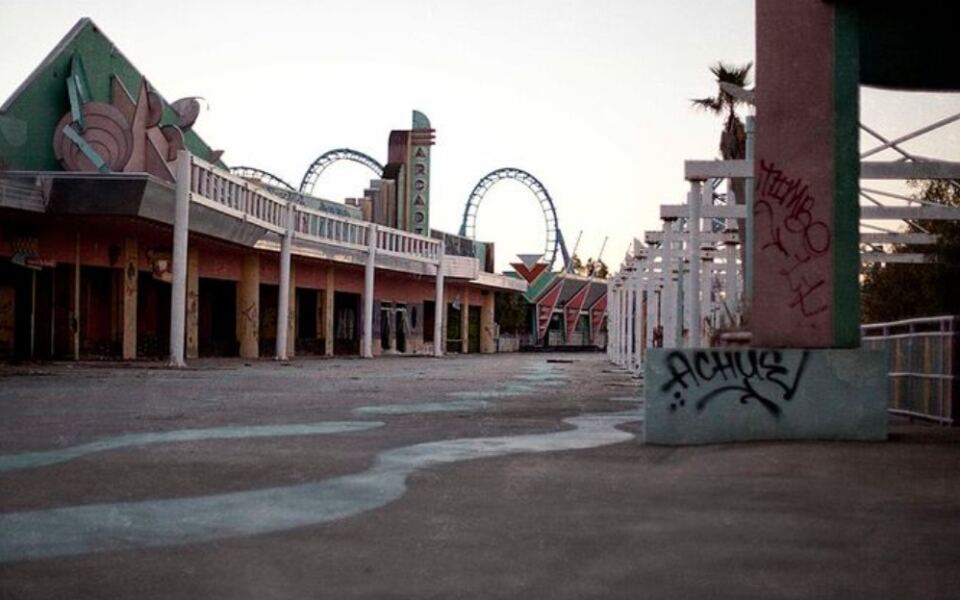 15 Eerie Theme Parks That Went From Family Fun to Abandoned Ruins