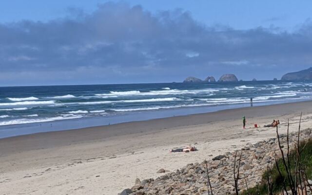 This Oregon Coast State Park Hides a Quiet Beach Most Highway 101 Drivers Never Notice