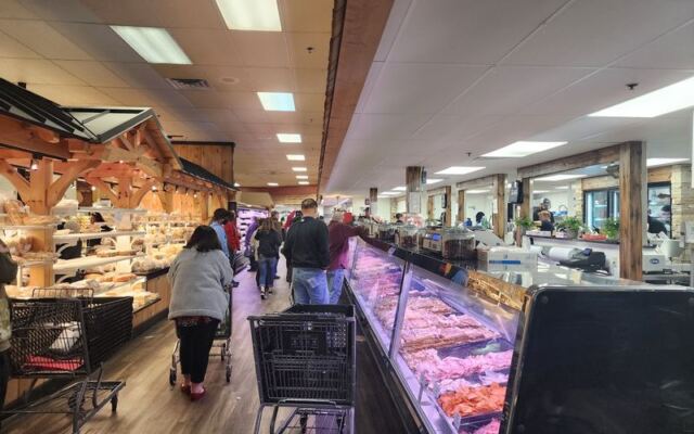 This New Jersey Amish-Style Market Draws Crowds for Deli Sandwiches, Soft Pretzels, and Fresh Donuts