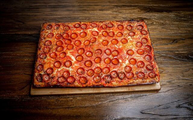 This New Jersey Pizza Spot Pairs Hot Honey Pepperoni With a Crust Reviewers Keep Praising