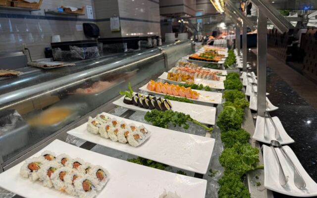 This Glendale Seafood Buffet Refills the Crab Legs and Oysters So Fast the Trays Never Sit Empty
