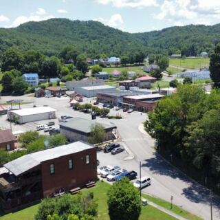 This Tiny Tennessee River Town of 700 Is the Getaway Locals Would Rather You Never Found