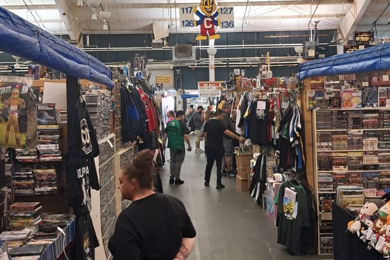 Bargain Hunters Lose Whole Saturdays at This Sprawling Massachusetts Flea Market