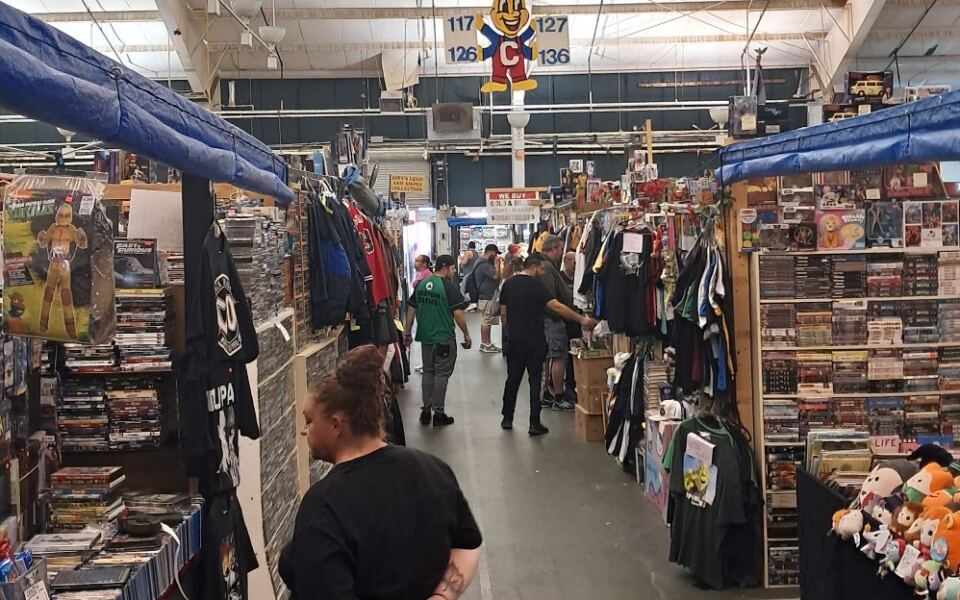 Bargain Hunters Lose Whole Saturdays at This Sprawling Massachusetts Flea Market