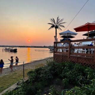 This Fox Lake, Illinois Restaurant Serves Lobster And Fish Fry Right Over The Water