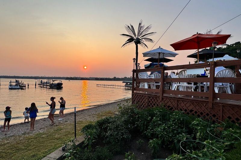 This Fox Lake, Illinois Restaurant Serves Lobster And Fish Fry Right Over The Water