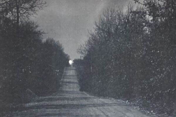 Locals Say the Hornet Spooklight Still Drifts Down This Lonely Road Near Peoria, Oklahoma After Dark