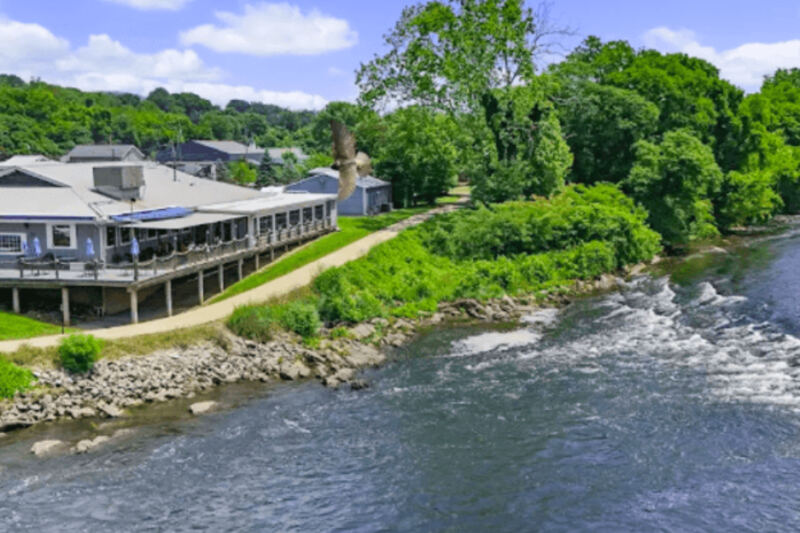 This Tennessee Seafood Spot Serves Crab Cakes on a Deck Right Over the Holston River