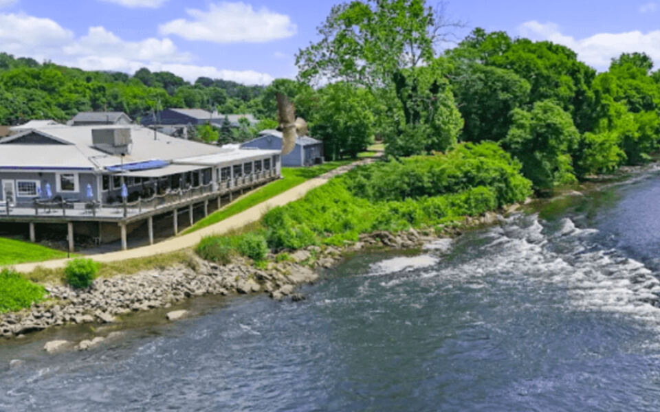 This Tennessee Seafood Spot Serves Crab Cakes on a Deck Right Over the Holston River