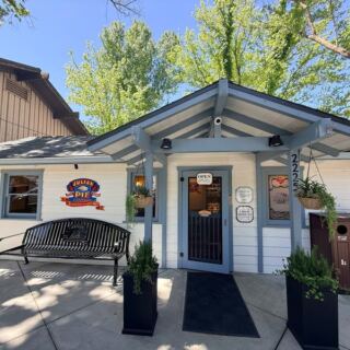 Julian’s Famous Pie Shop in California Bakes Apple Pies So Fresh the Cinnamon Hits You at the Door
