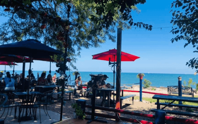 This Laid-Back Illinois Cafe Sits Right on Lake Michigan With Weekend Live Music and Lakefront Seafood