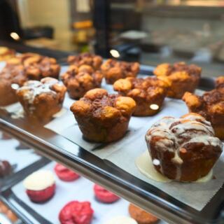 This Little Oklahoma Café Bakes Cinnamon Rolls With No Gluten, Dairy, or Eggs and Nobody Believes It