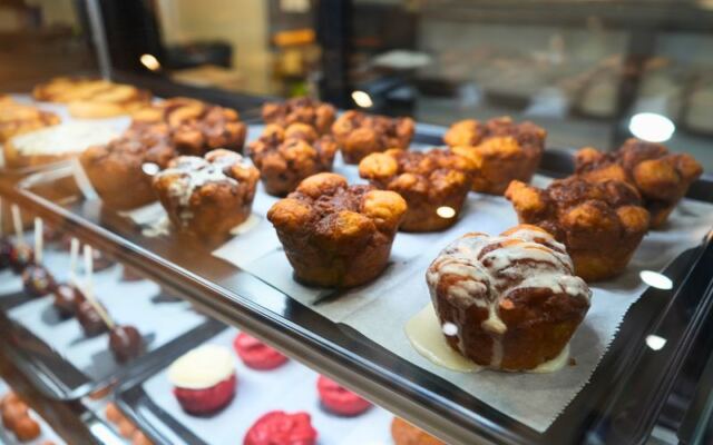 This Little Oklahoma Café Bakes Cinnamon Rolls With No Gluten, Dairy, or Eggs and Nobody Believes It