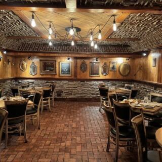 11 Chicago-Suburb Restaurants Locals Keep Recommending Enough To Justify The Drive