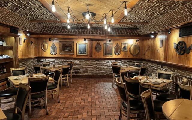 11 Chicago-Suburb Restaurants Locals Keep Recommending Enough To Justify The Drive