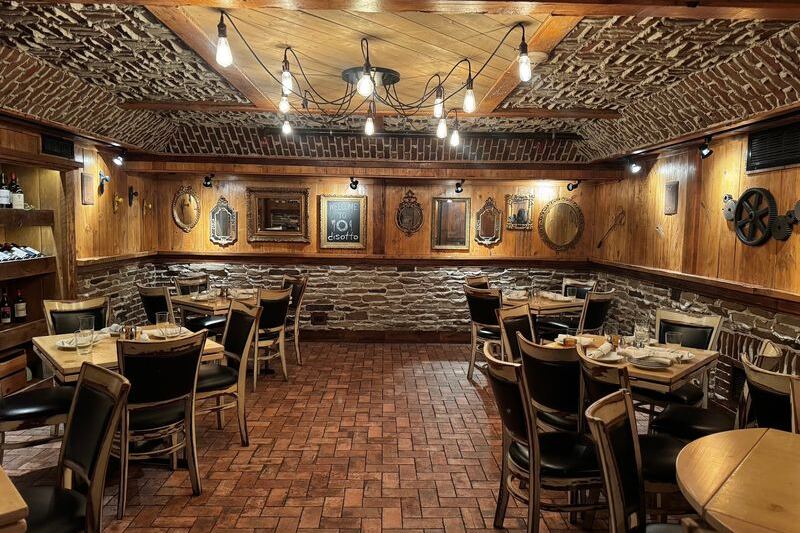 11 Chicago-Suburb Restaurants Locals Keep Recommending Enough To Justify The Drive