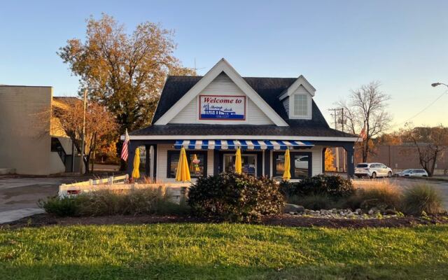This Knoxville Seafood Market Is Where Tennessee Locals Grab the Freshest Fish, Crab, and Crawfish to Take Home