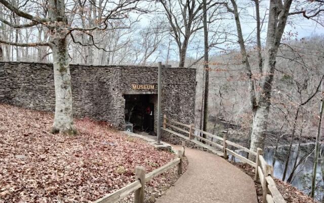 This Completely Free Museum Hidden in a Tennessee Park Keeps Visitors Two Hours Longer Than Planned