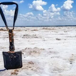 This Oklahoma Salt Plain Lets You Dig Up Real Crystals And Keep Every One You Find For Free