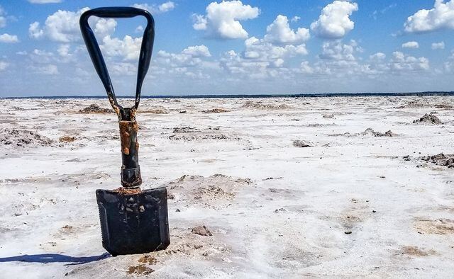 This Oklahoma Salt Plain Lets You Dig Up Real Crystals And Keep Every One You Find For Free