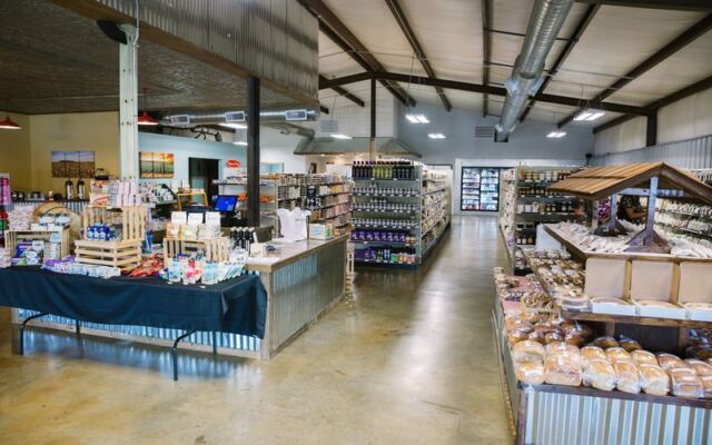 This Amish-Style Country Store In Texas Slices Your Sandwich Meat To Order And Bakes The Bread By Hand
